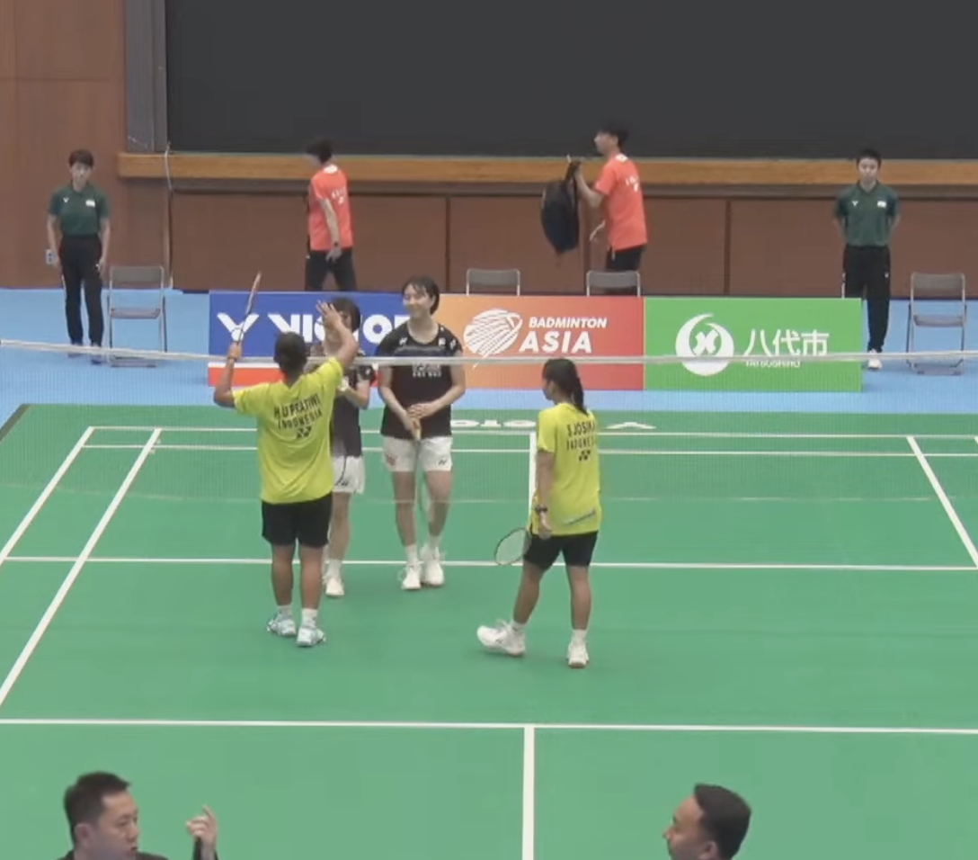 金汉妃/叶绍莹🇰🇷 21-17、19-21、21-10 🇮🇩约西卡/哈利