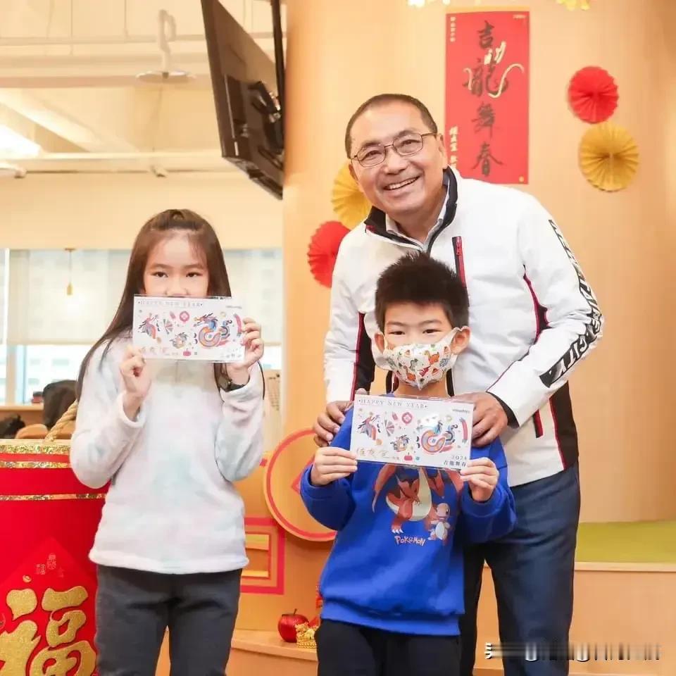 通过这次大选，侯市长进步不少！
   农历龙年即将到来，今日新北市长侯友宜为新北