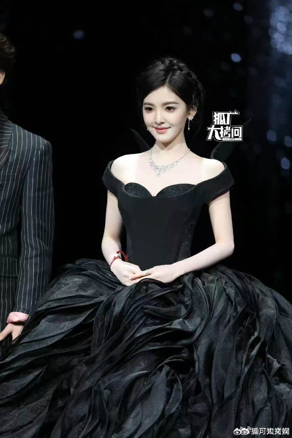 章若楠赫本大片章若楠优雅的黑天鹅章若楠优雅的黑天鹅，太美了，