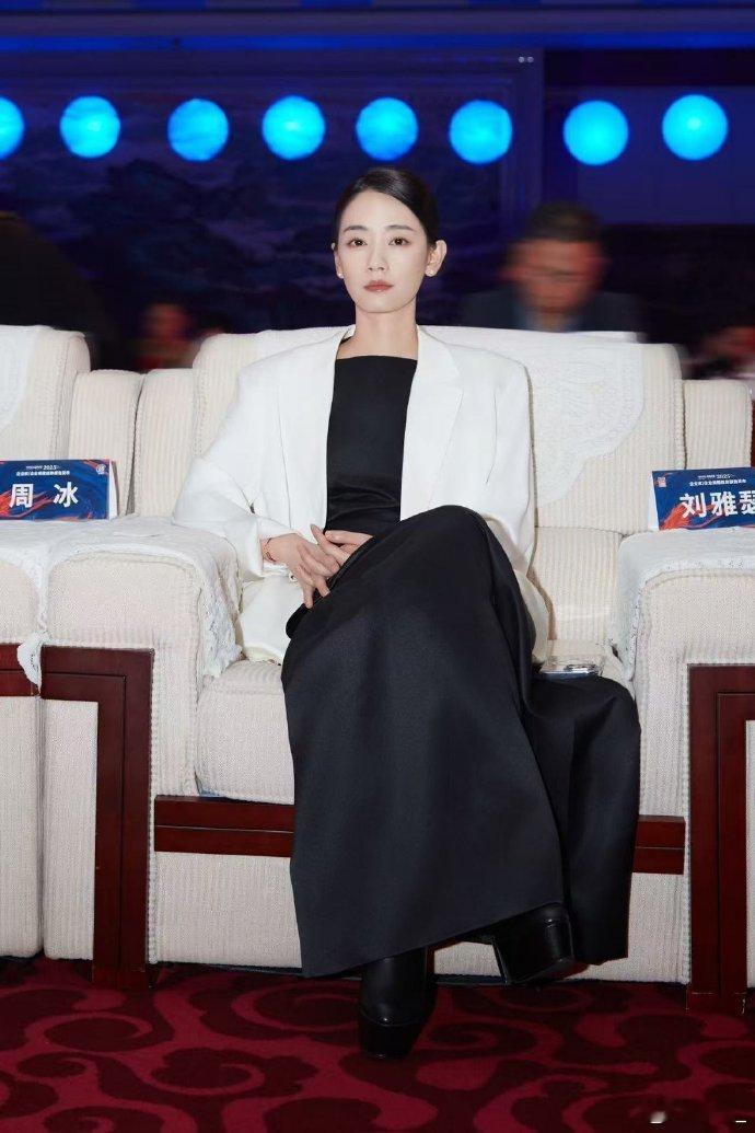 刘雅瑟体制内女友感 刘雅瑟作为影响力慈善明星参加 2025 中国公益时刻 ​​​