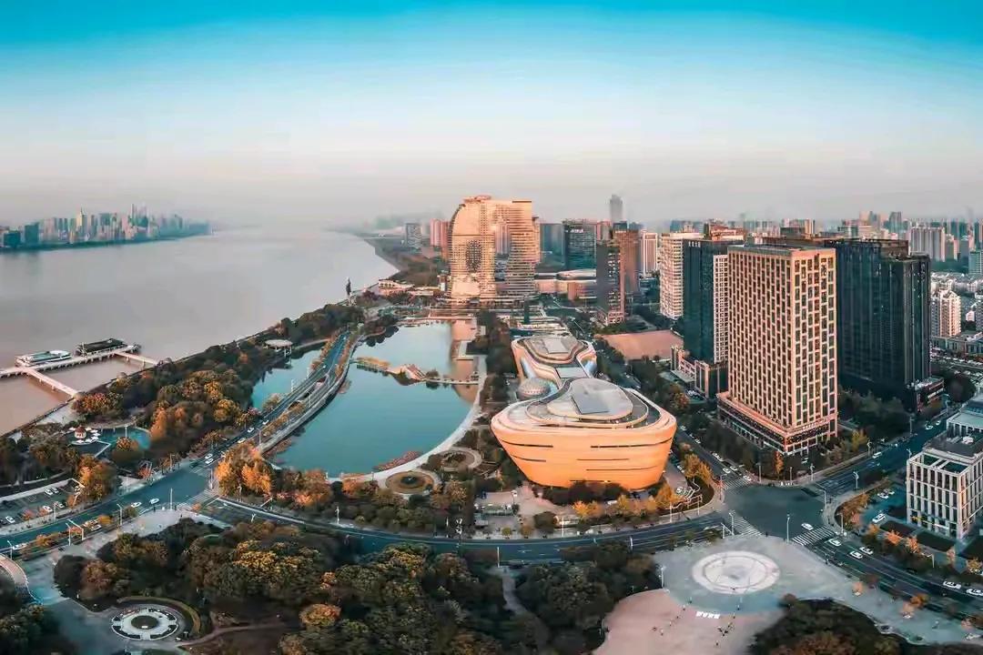 寰宇天下登上杭州二手房热门榜

5月份的杭州二手房网签排行榜上，中海寰宇天下以1