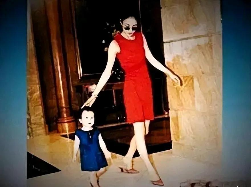 王菲除了礼佛，对女儿教育也很佛系她送给窦靖童的歌“你不能去学坏，你可以不太乖”只