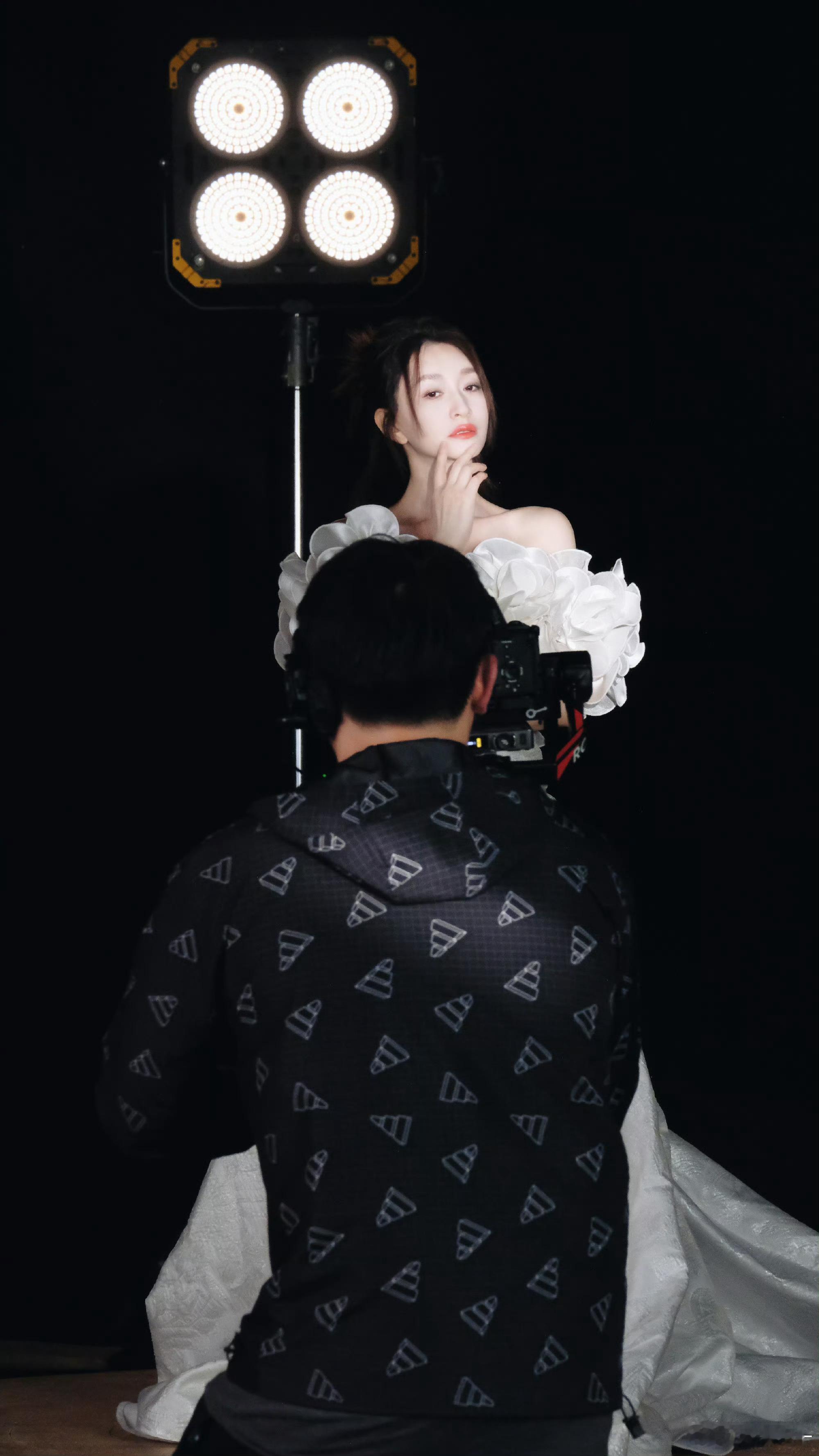 李小冉二公舞台李冉今天真的是公主吧！！唱的也不错，进步好大！ 