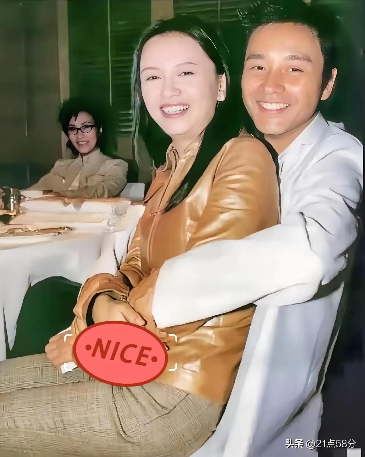 张国荣和每一个女明星的亲密合影，看起来都是那么舒服，有时候在娱乐圈里，我们经常能