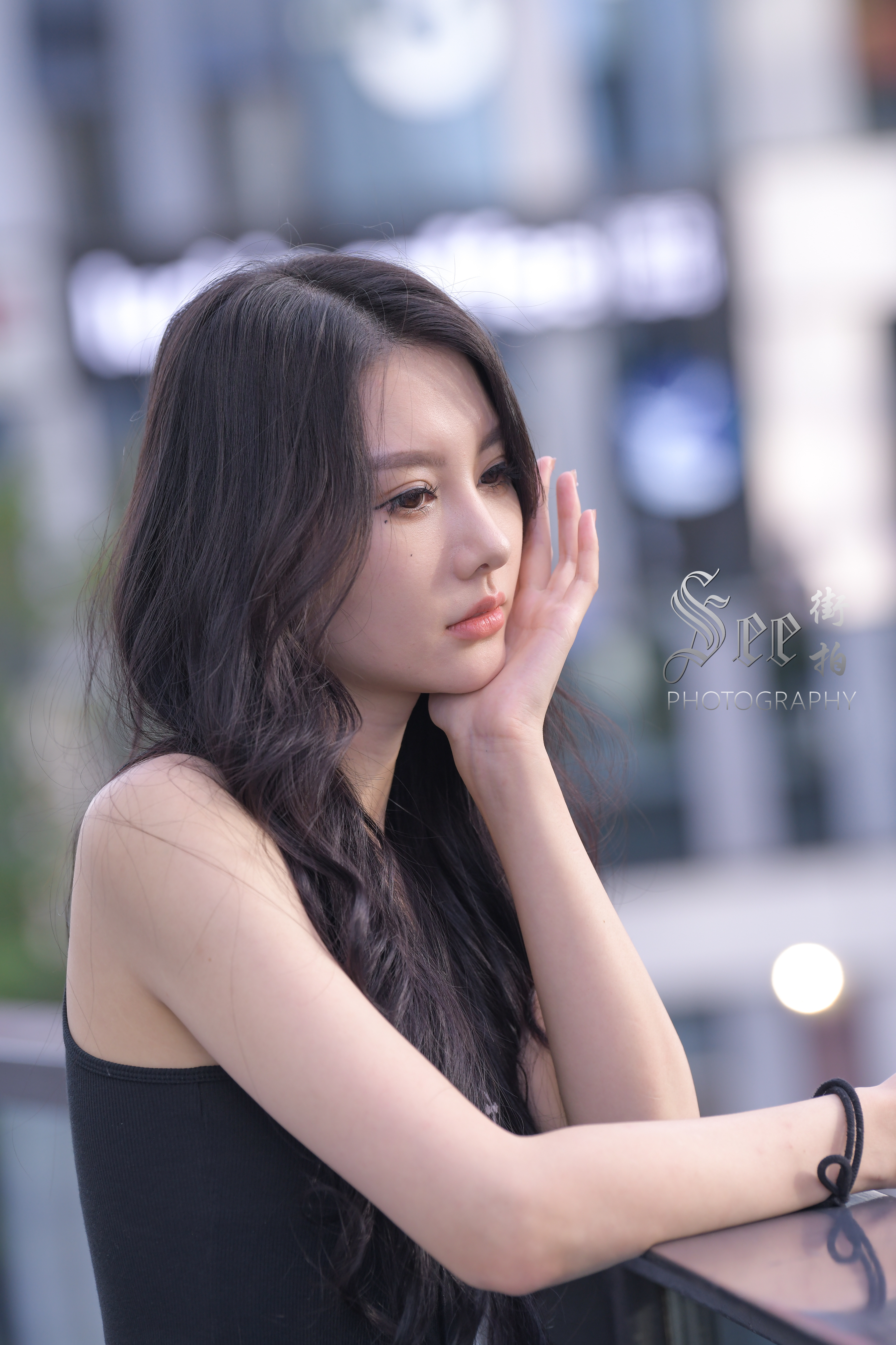 黑色吊带裙，气质显白~~ ​​​