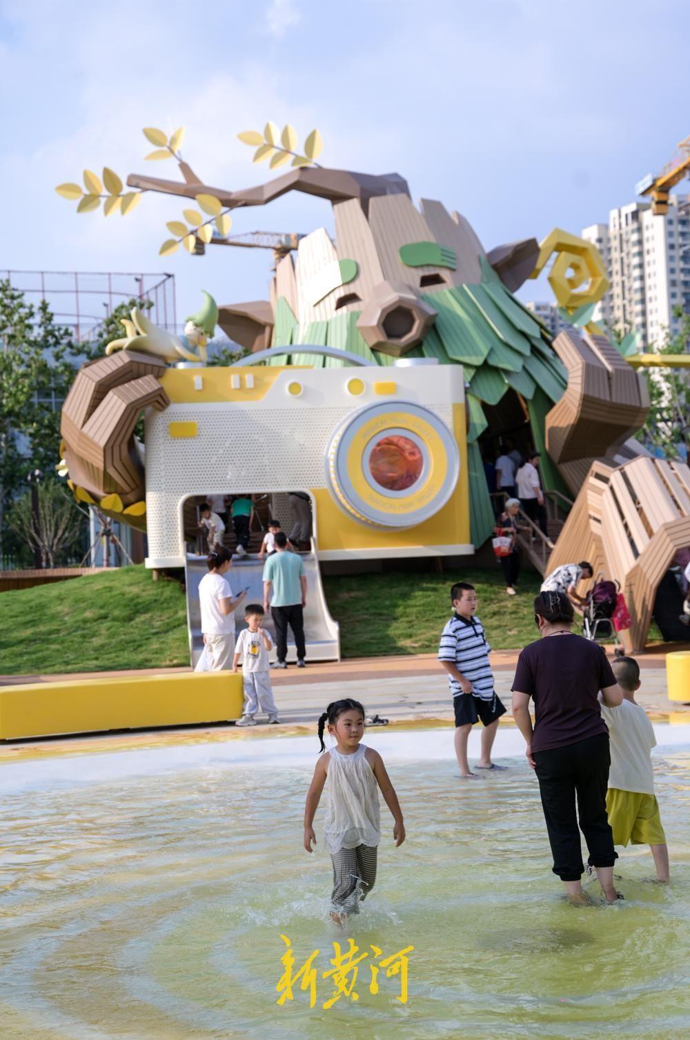7月21日，位于济南经十路与营市东街交叉口北侧的槐苑文化体育公园南地块地上区域对