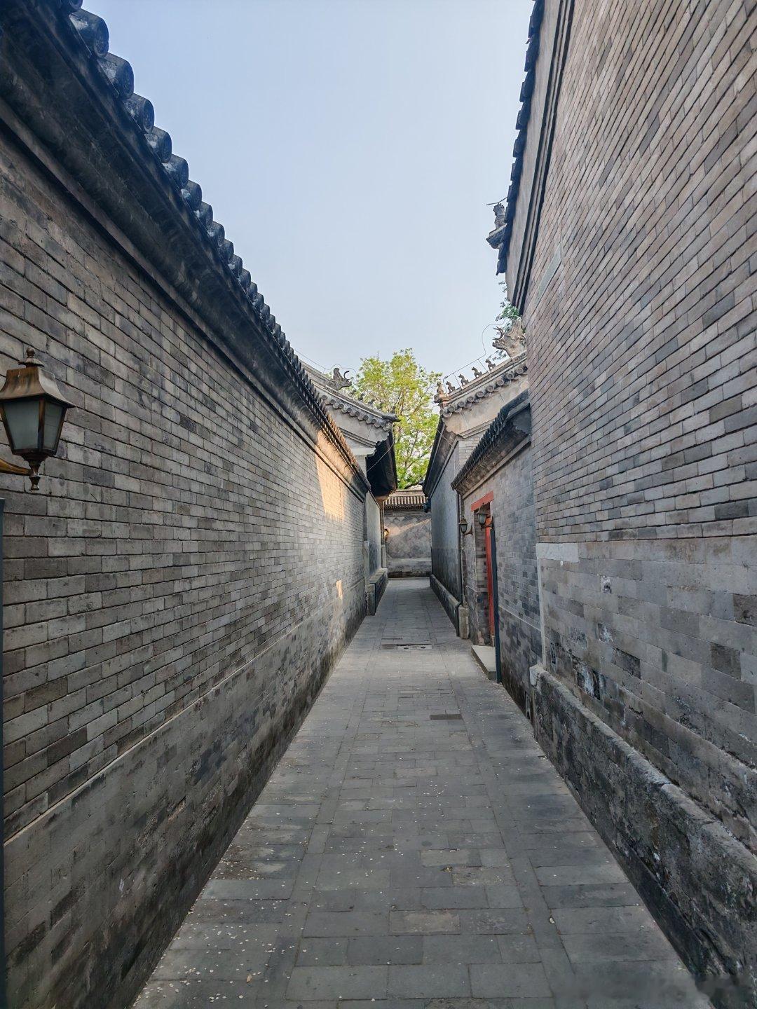 最近这10年，我自己觉得挺舒服的日子有三段。第一段是疫情期间，我被派去支援一家民