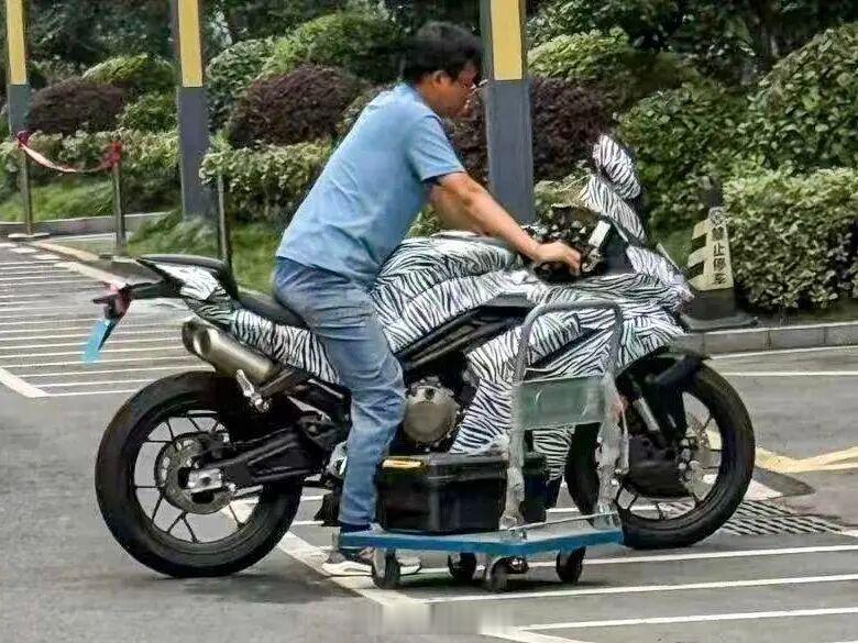 机车摩托车 春风500SR四缸快来了！摸摸爱分享