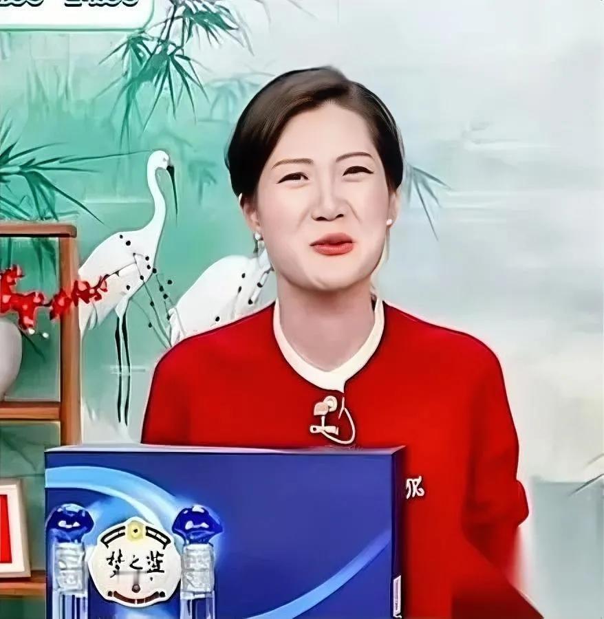 你猜2023年最容易丢饭碗的是啥？直播主播。

盼姐昨天述职没通过，镜头前笑到嘴