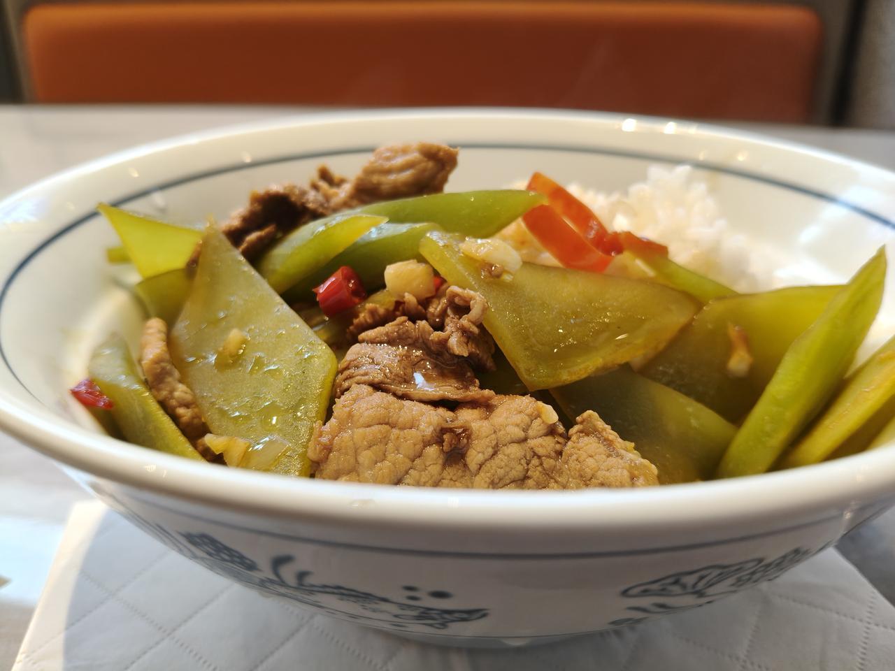 突然无法回家，心情顿时不美丽了！ 
    今天单位经理找我，看他为难，无人顶我