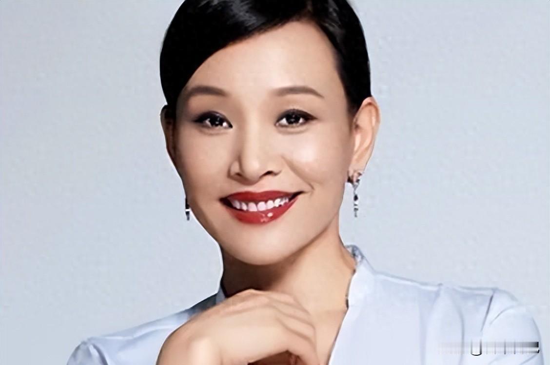 顶流演员春晚遭全国围攻，加入美籍被骂忘本，一本书揭开尘封伤痛。
陈冲是个80年代