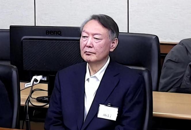 全亚洲都看呆了！一个被判无期徒刑的前总统，在看守所里不仅没过得凄凄惨惨，反而赚得