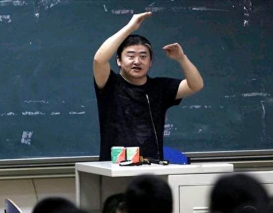63岁刘欢离世，官方称谓藏深意，乐坛成就与师者初心永存