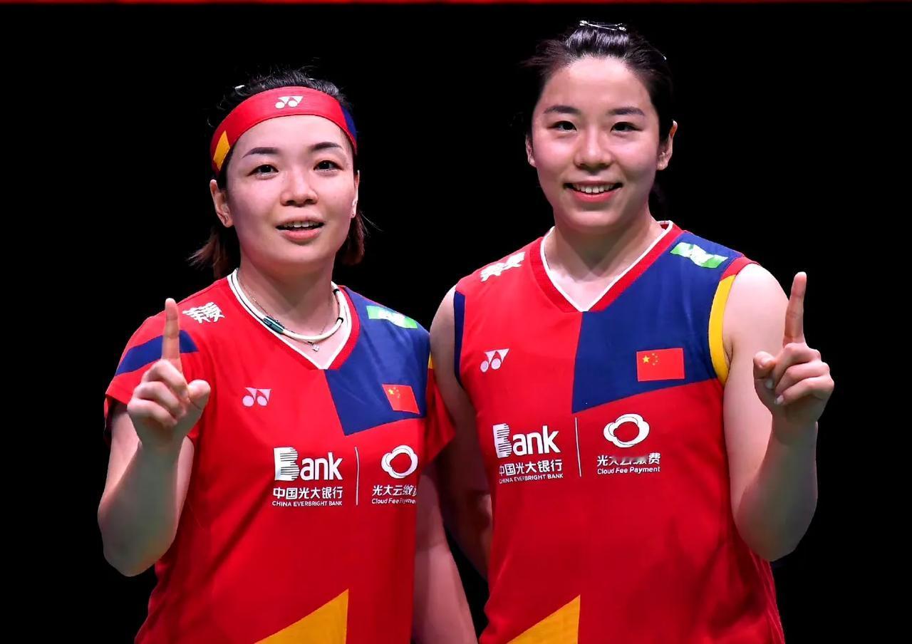陈清晨/贾一凡21-16、21-13直落两局轻松战胜松山奈未/志田千阳，问鼎#2