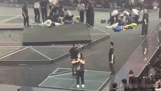 就在今日，香港媒体传来噩耗直指
2022年在Mirror红馆演唱会上被大屏幕砸下