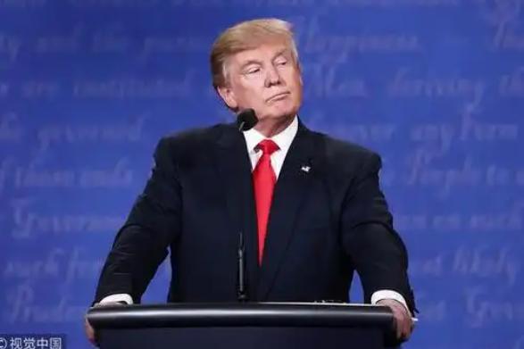 欧洲真是太怂了！特朗普撕破脸皮了，准备借突袭委内瑞拉的地缘政治势头，一鼓作气拿下