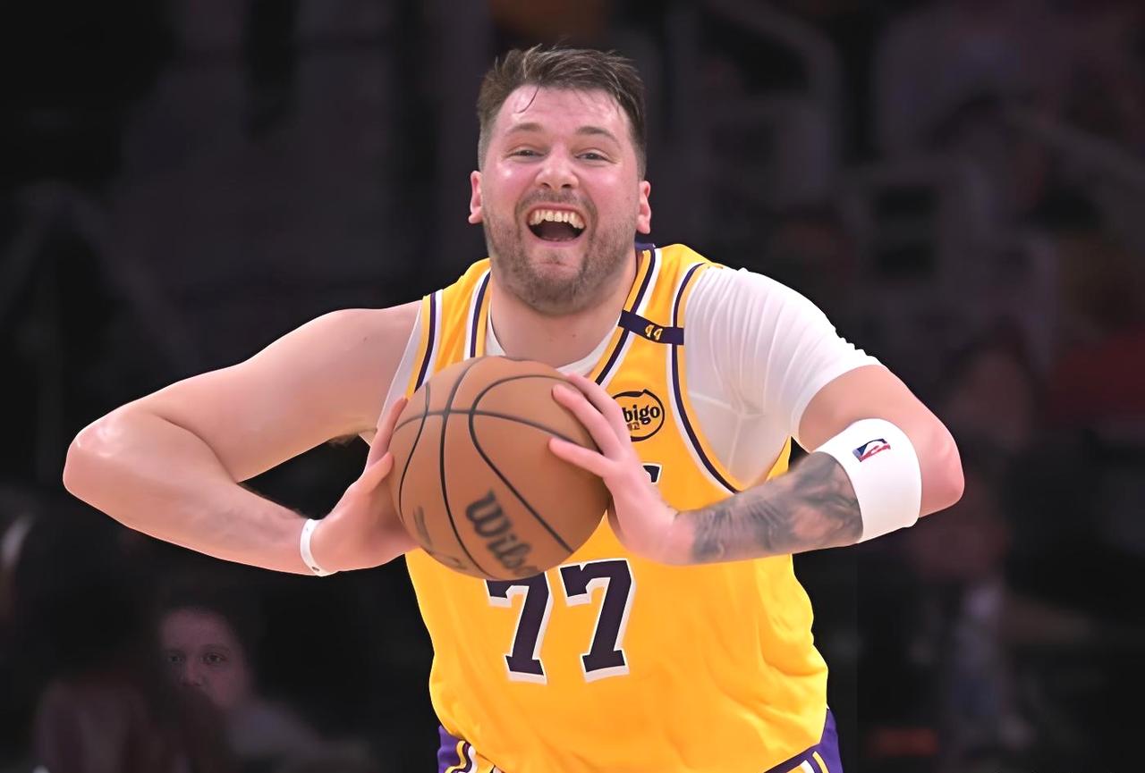 东契奇累积16次技犯被禁赛一场，个人损失26.4万，就问相当于我们普通人多少？1