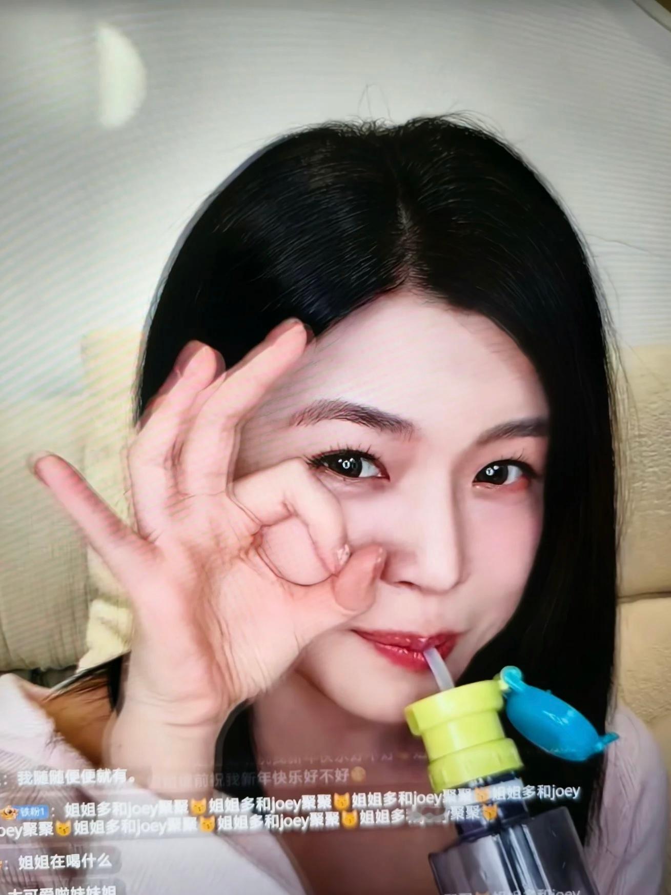 陈妍希一点也不老，直播状态也是满分！那么美萌的姐姐，真的超吃陈妍希的颜！