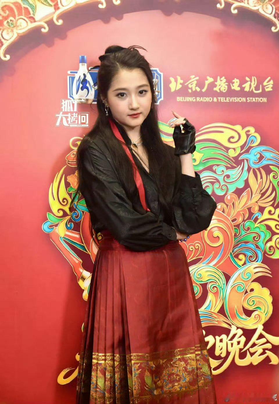 又老又小的感觉，这个年龄皮肤应该可以很紧致啊 