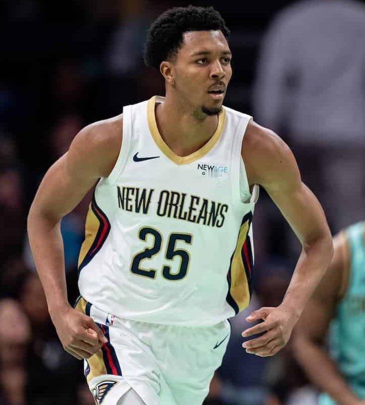 Siegel：马刺被视为墨菲三世一个潜在的下家。考虑到马刺手中拥有大量选秀权储备