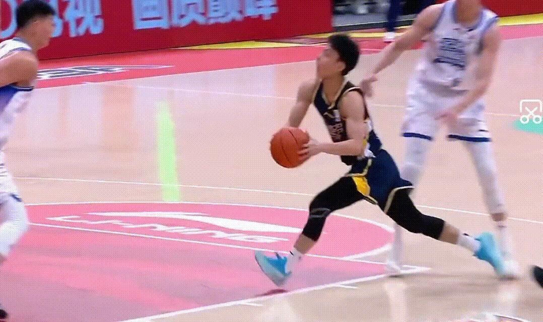 终于等到你！杜润旺底角命中关键三分，7投2中的三分真的又臭又香啊！广东男篮vs宁