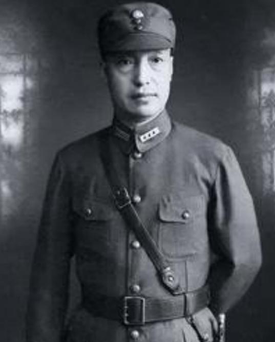 1950 年，36 军军长刘万春接到通知到北京参加会议，可是刚下车，就看到几名全