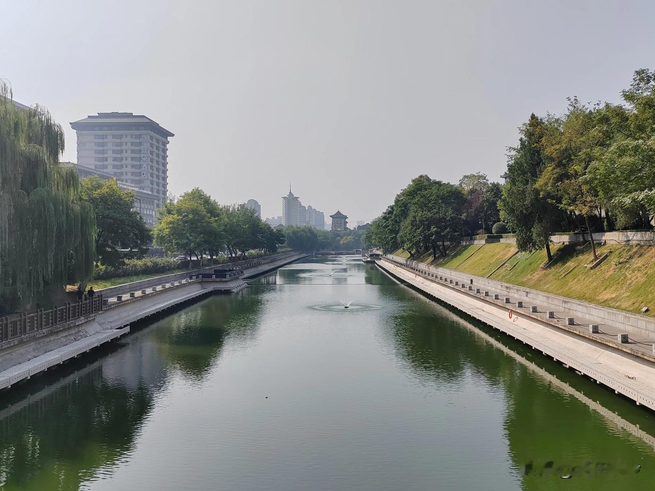 #拍一张我的城市美景#
西安护城河
