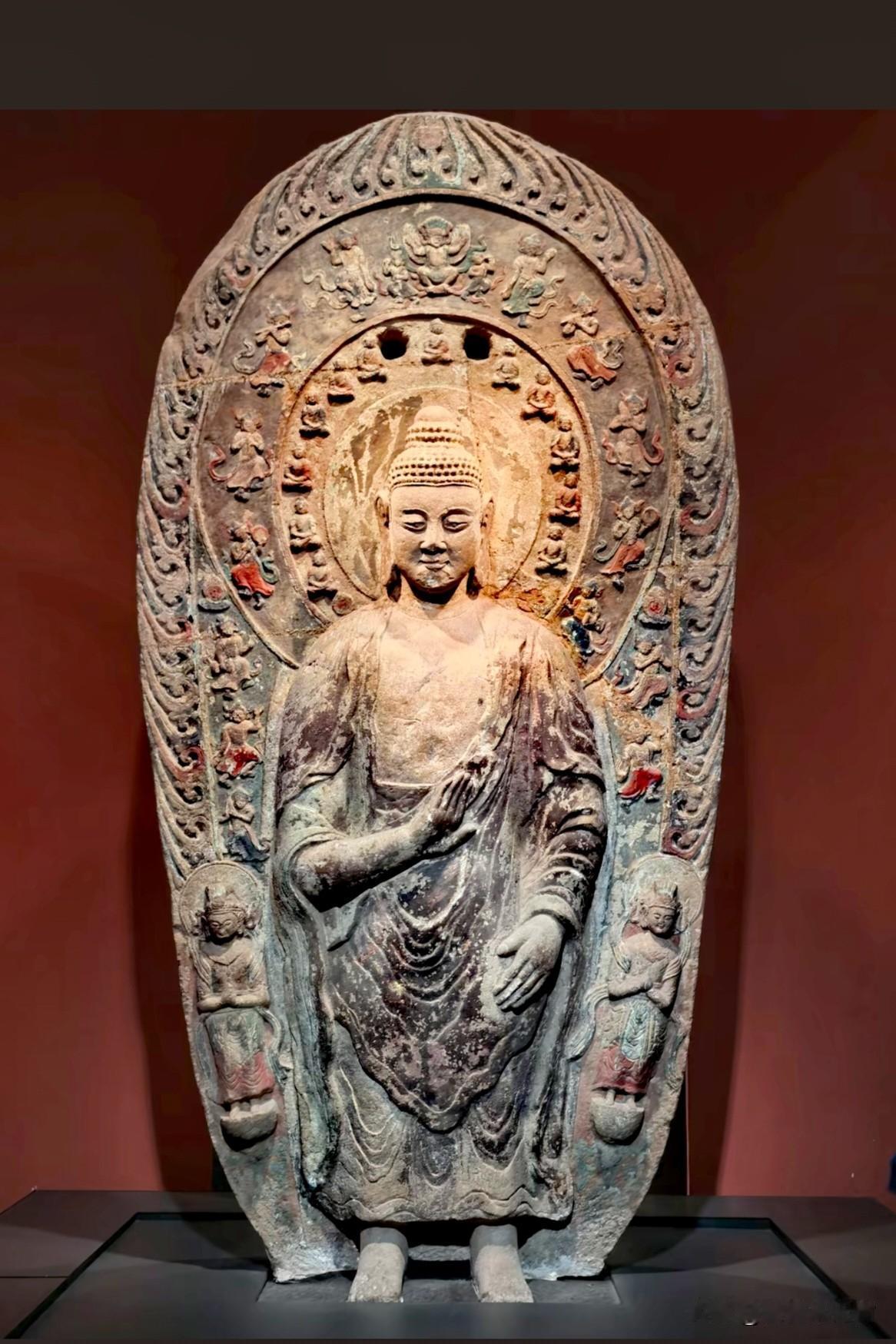 千年北魏大佛遭肢解盗运，劫后重生震撼首博
 
一千五百多年前，北魏太和十三年，匠