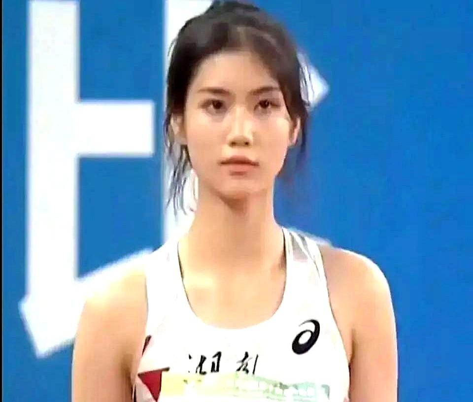 100米栏决赛，吴艳妮输掉了当下，夏思凝赢得了未来。
吴艳妮她们几个老将真是把吃