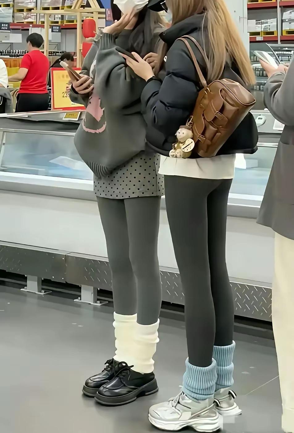 紧身裤和阔腿裤，你更喜欢哪种