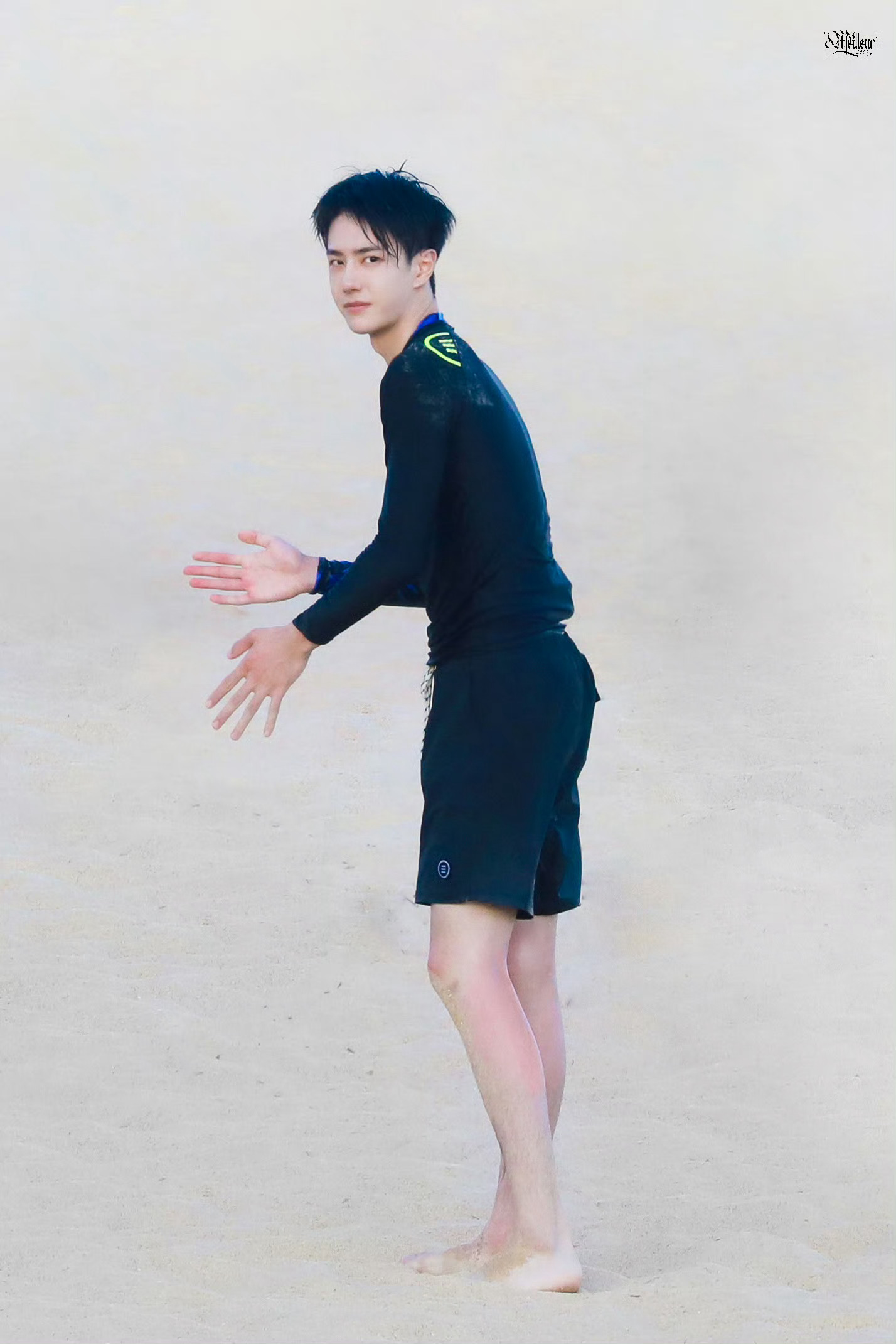 冲浪的博博  大长腿好白王一博 ​​​