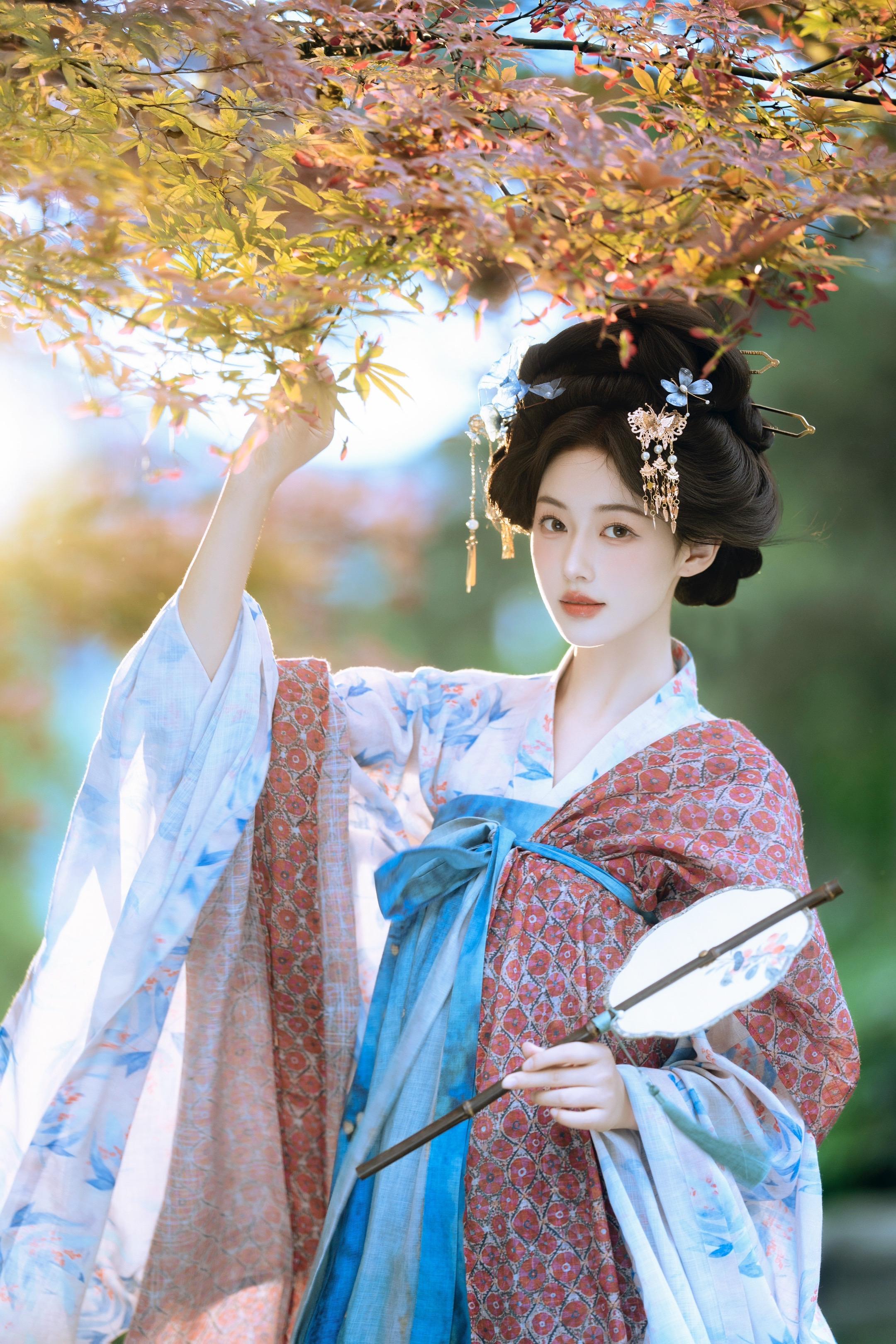 西安轻复原唐风，云想衣裳花想容。