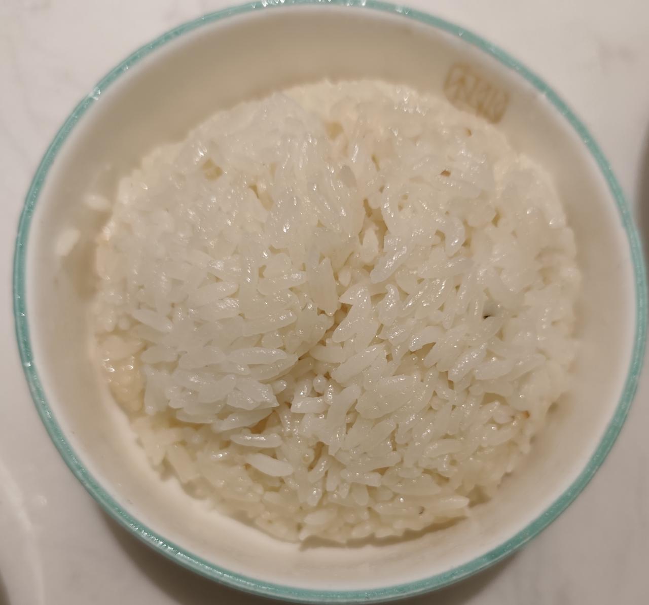 300多元的莫氏鸡煲是去湿的，怀孕初期的人不能吃，但如果是椰子鸡煲，男女老少都可