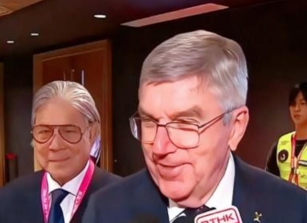 如果非让中国办 2036 年奥运会，可以考虑两个思路，一是由香港举办，费用由香港