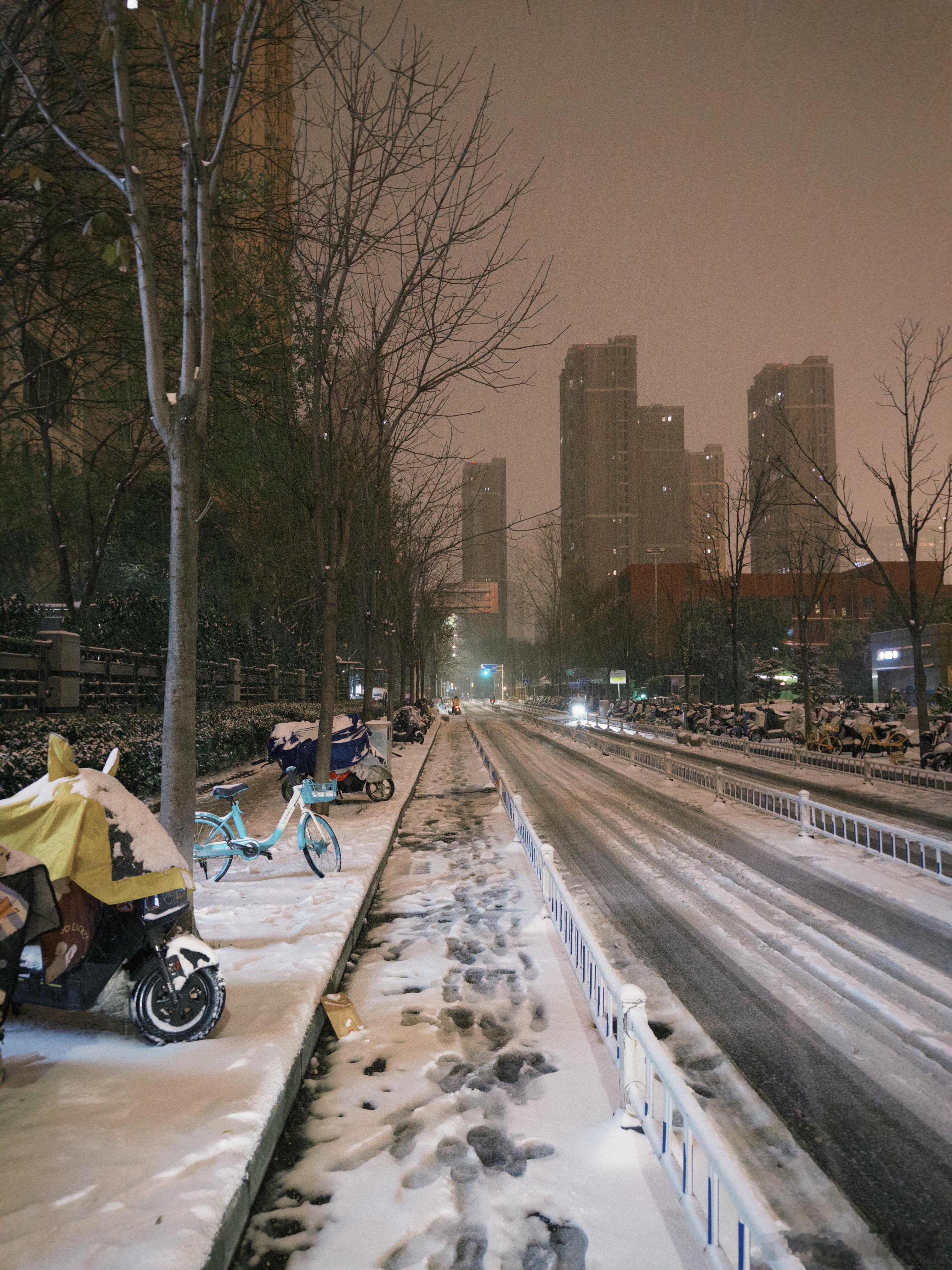 2025年冬，郑州初雪！ 