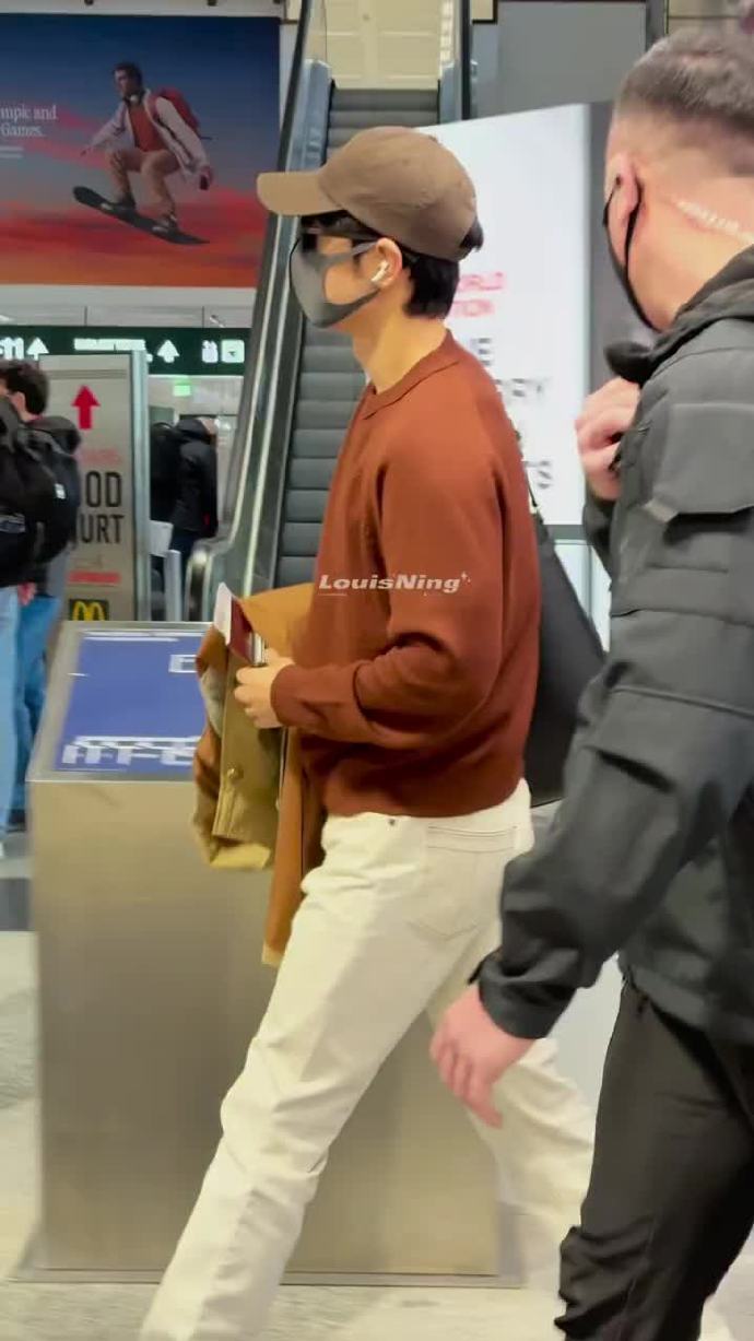 肖战出发GUCCI回国TODS  又在端水了这个肖战 肖战出发GUCCI回国TO