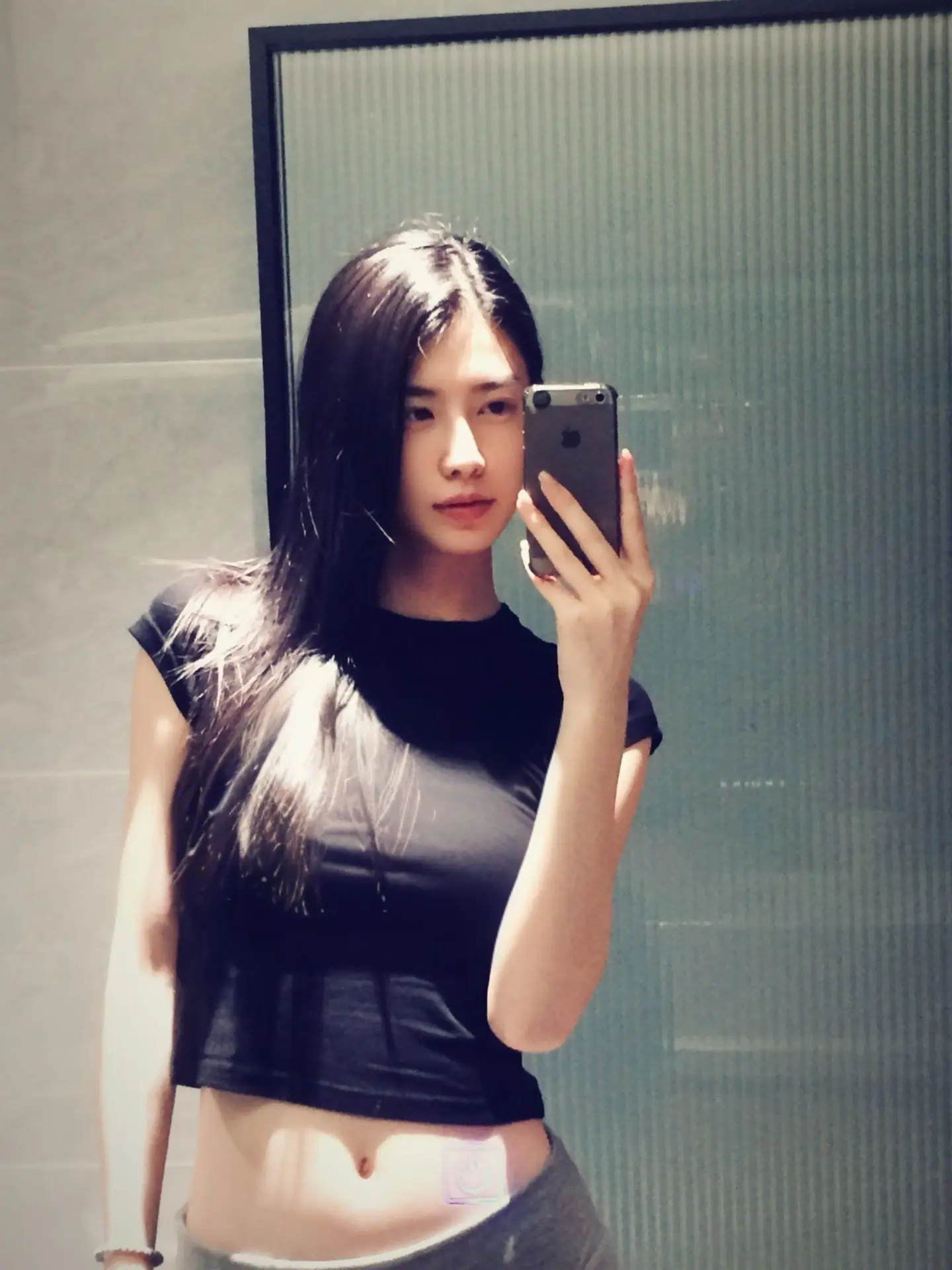 若心真存栀子花 庭中怎有梨花树