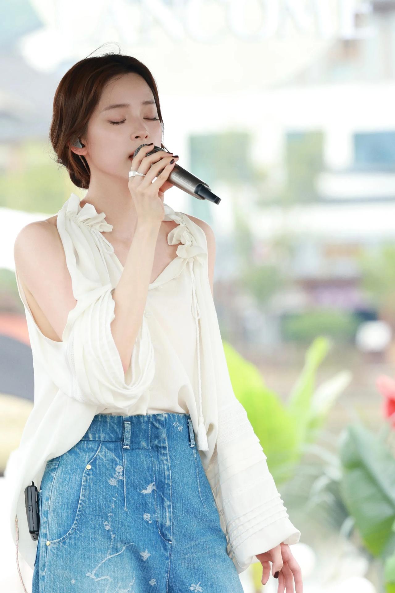 温柔娜娜❤
欧阳娜娜 娱乐