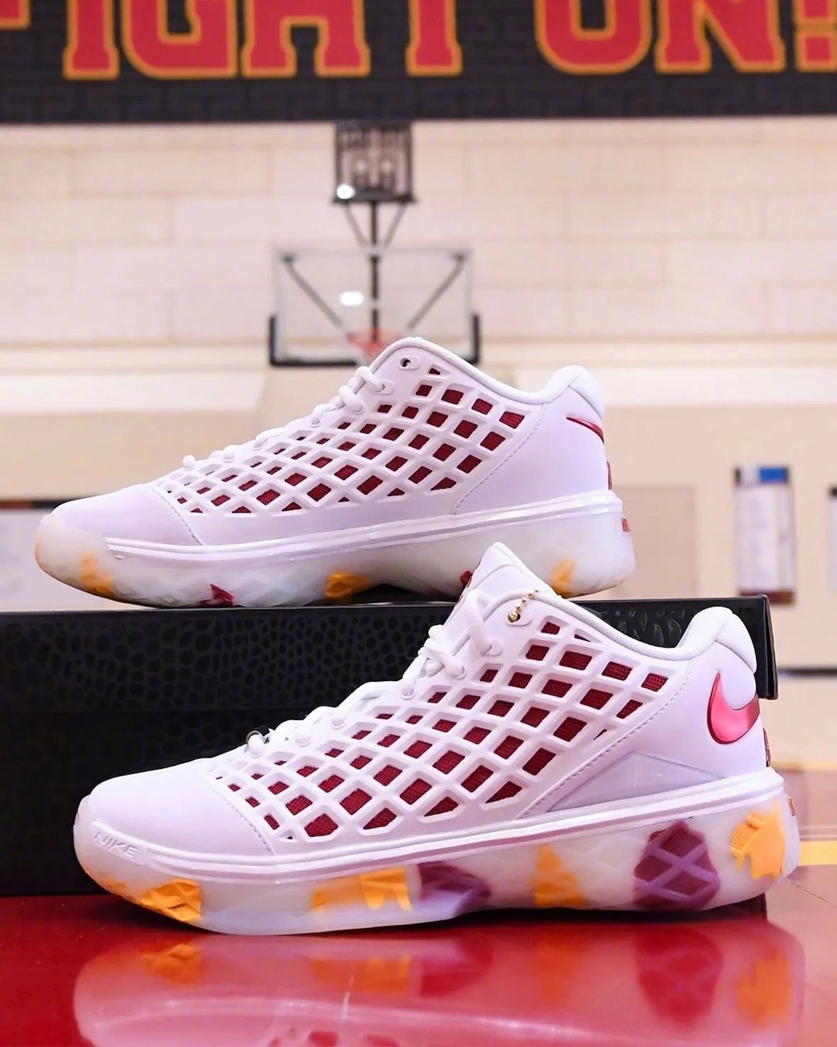 Nike Kobe 3 Low Protro「USC」PE为疯三锦标赛准备的Ko