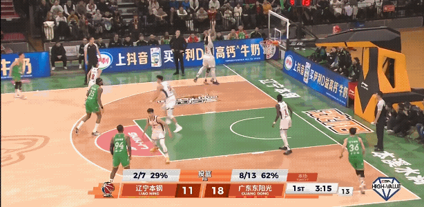 对于当下辽宁男篮的现状，杨鸣除了愤怒真的没有其他任何办法，和广东比赛第一节前11