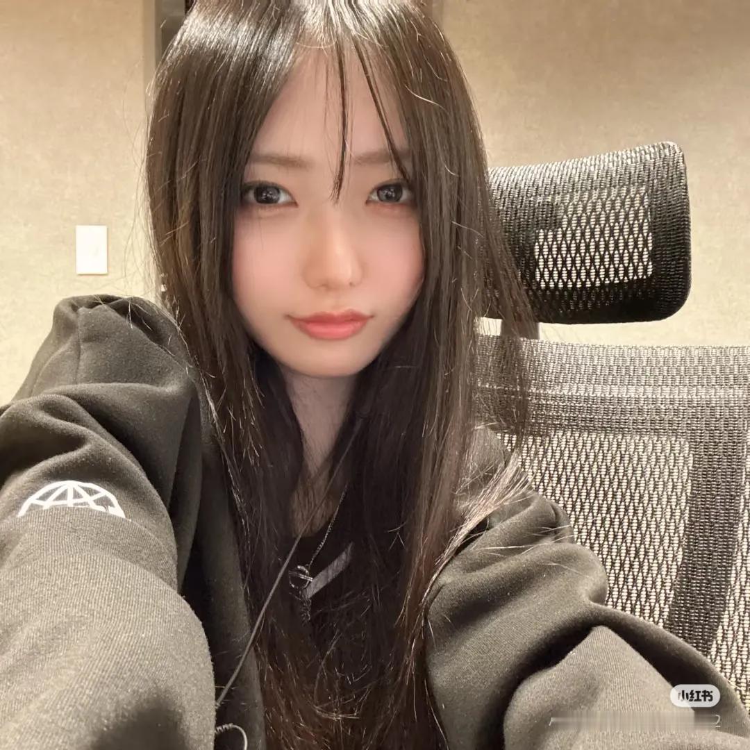 话说日本近几年就推出了许多颜值和气质都相当不错的新晋博主，而mai就是其中之一。