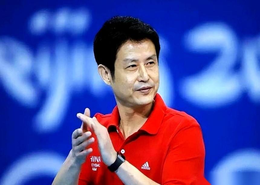 1992年，中国女排教练陈忠和的妻子王莉莉，在厦门下火车时背包带勾住车厢，瞬间被