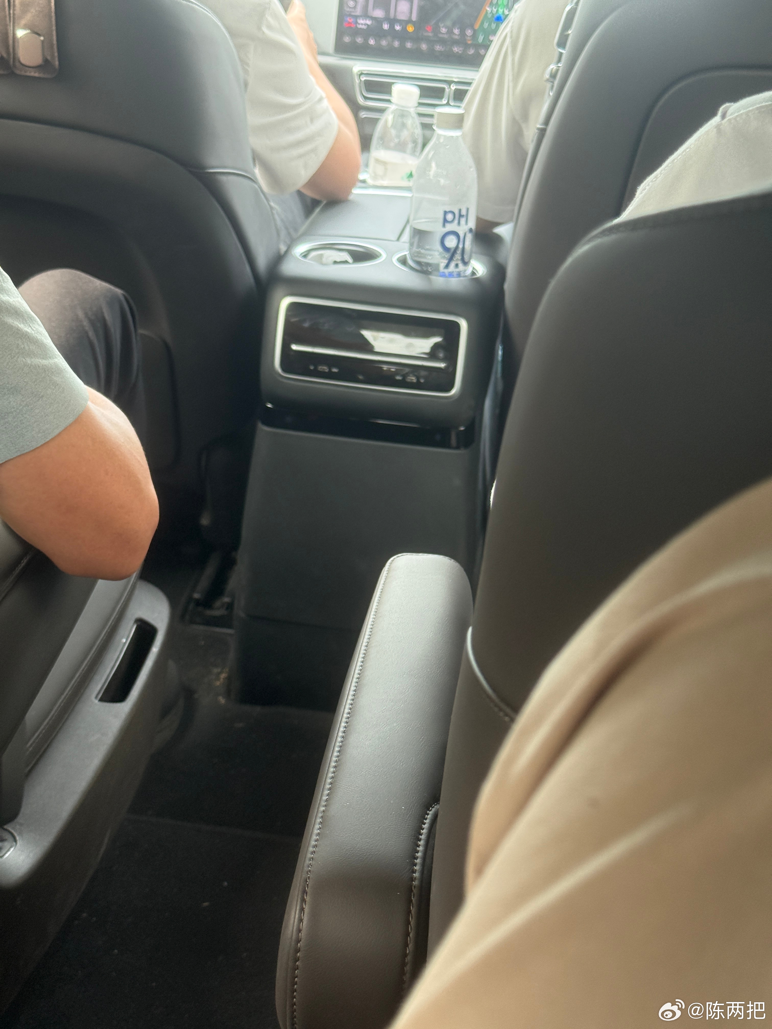 家庭旅行，首选理想L9商务出行，也选理想L9理想汽车理想L9