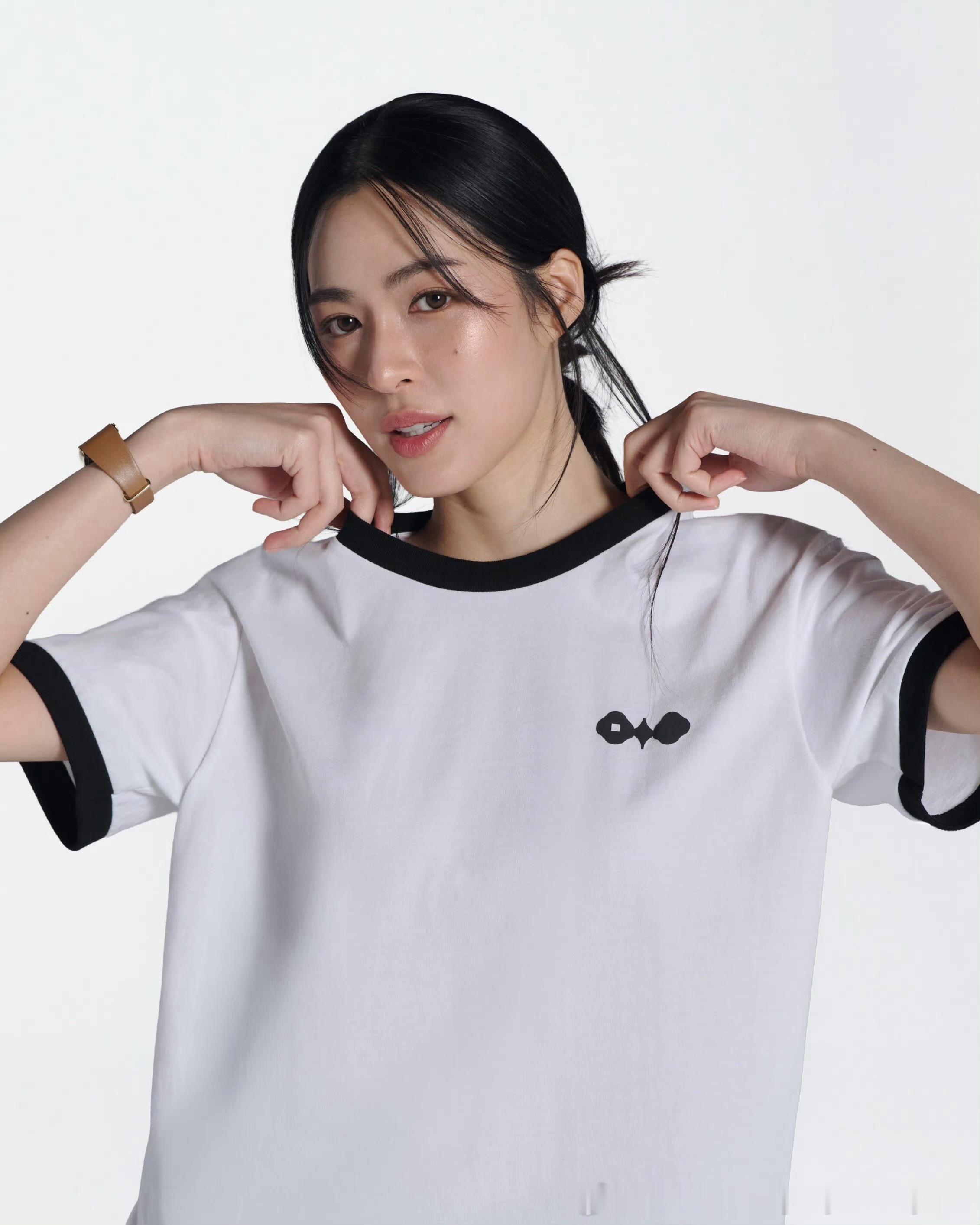 穿上这个衣服我是不是就能去邝记端菜了 