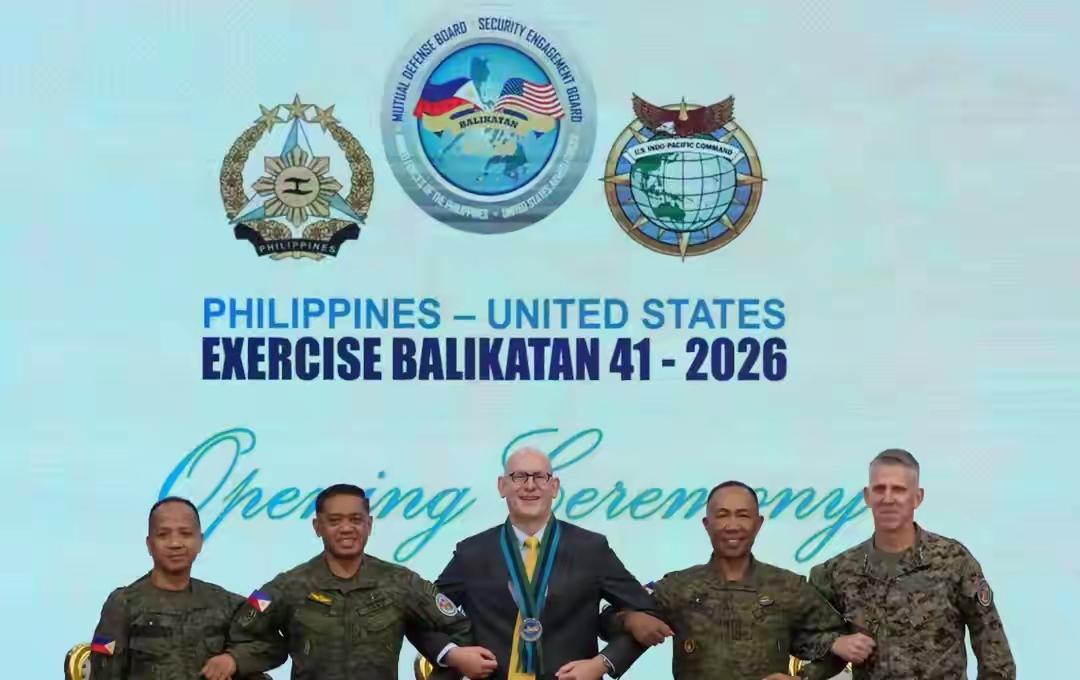 中国海军强势“围观”美日菲军演

近期，美日菲等国在菲律宾周边海域举行“肩并肩-