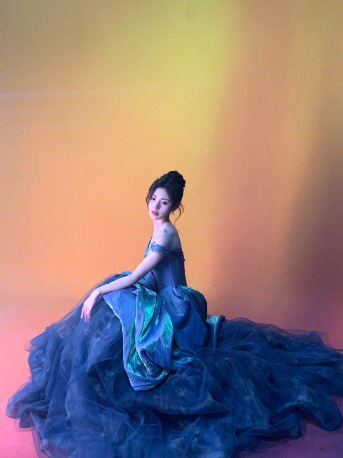 鞠婧祎什么风格都能驾驭好美啊，中秋造型简直太漂酿！！ ​​​