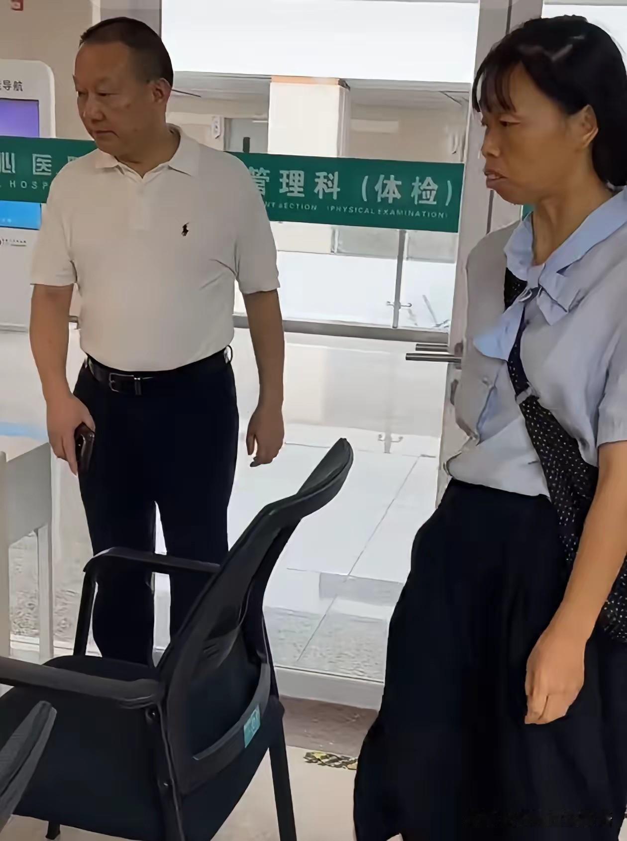 张静忘恩负义。不可交也。