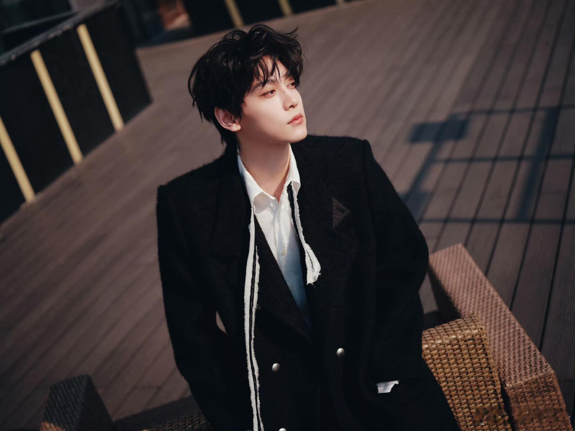 田栩宁 txn未完待栩 “那就祝你被鲜花簇拥，看大海漫漫，热烈且自由，赤诚又勇敢