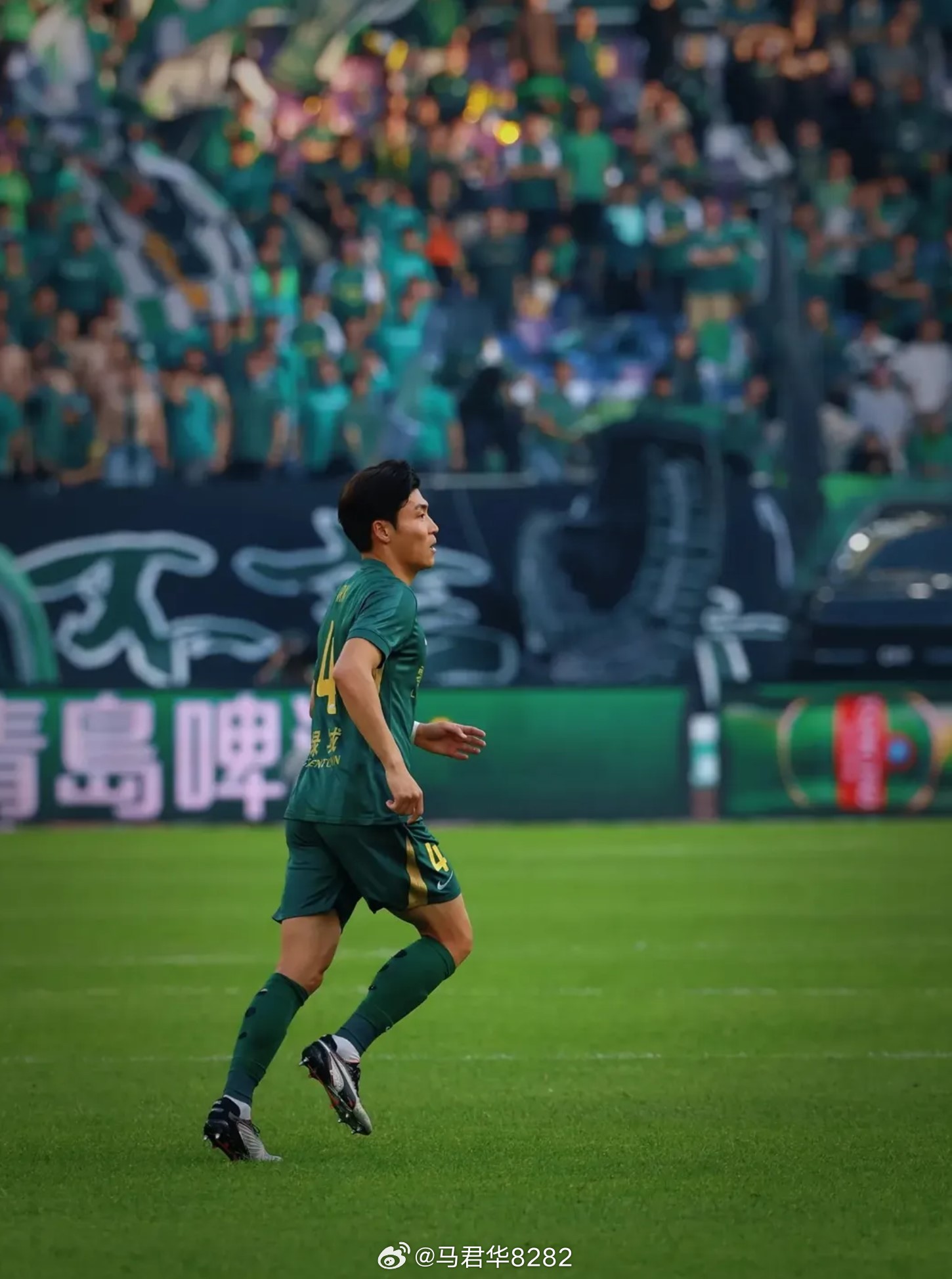 看了浙江队的两场比赛，感觉朴镇燮撅着屁股跑来跑去的样子有点儿像金钟国。浙江FC中