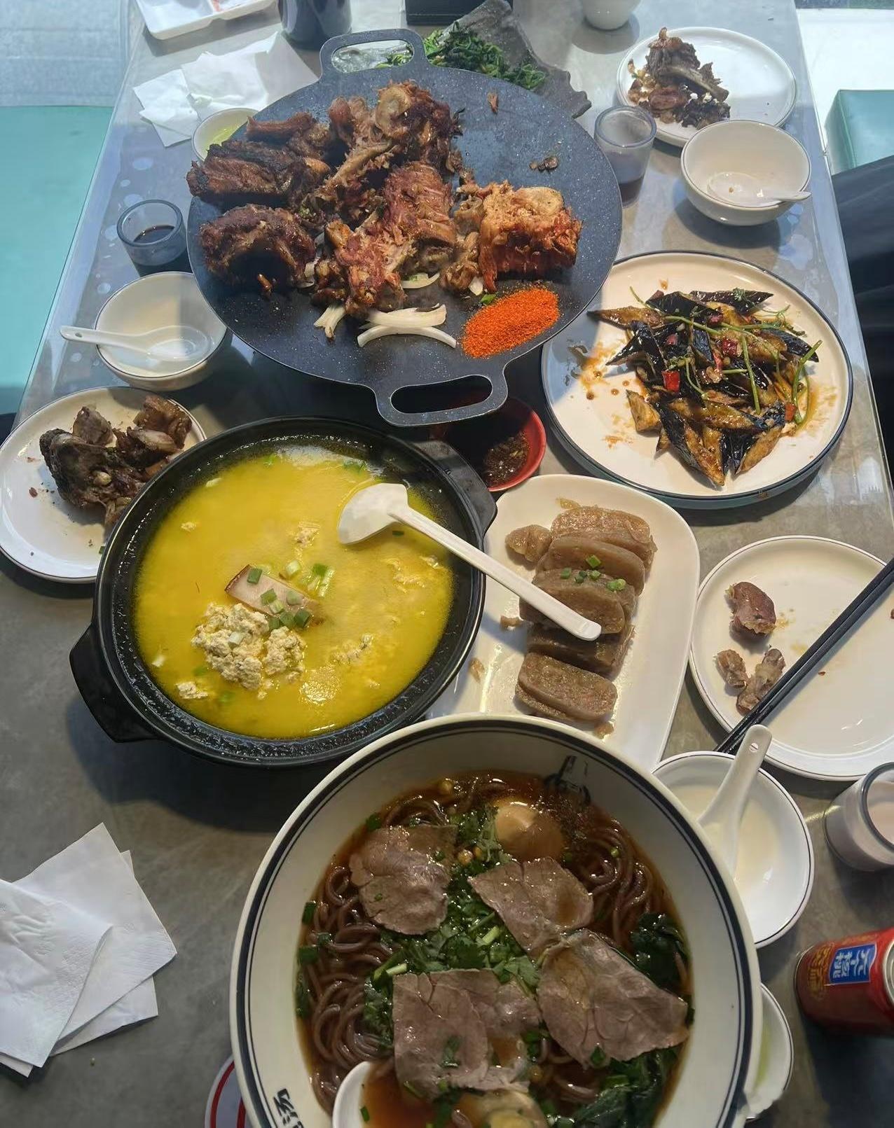 想着一会再点一些，打包带回去。 ​​​